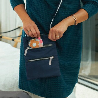 travel shoulder bag