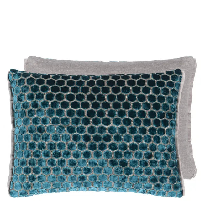 Jabot Velvet Decorative Pillow