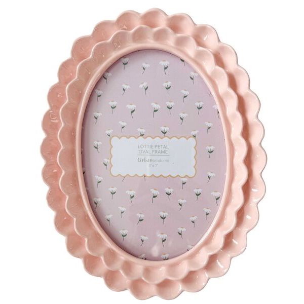 Pink scalloped photo frame