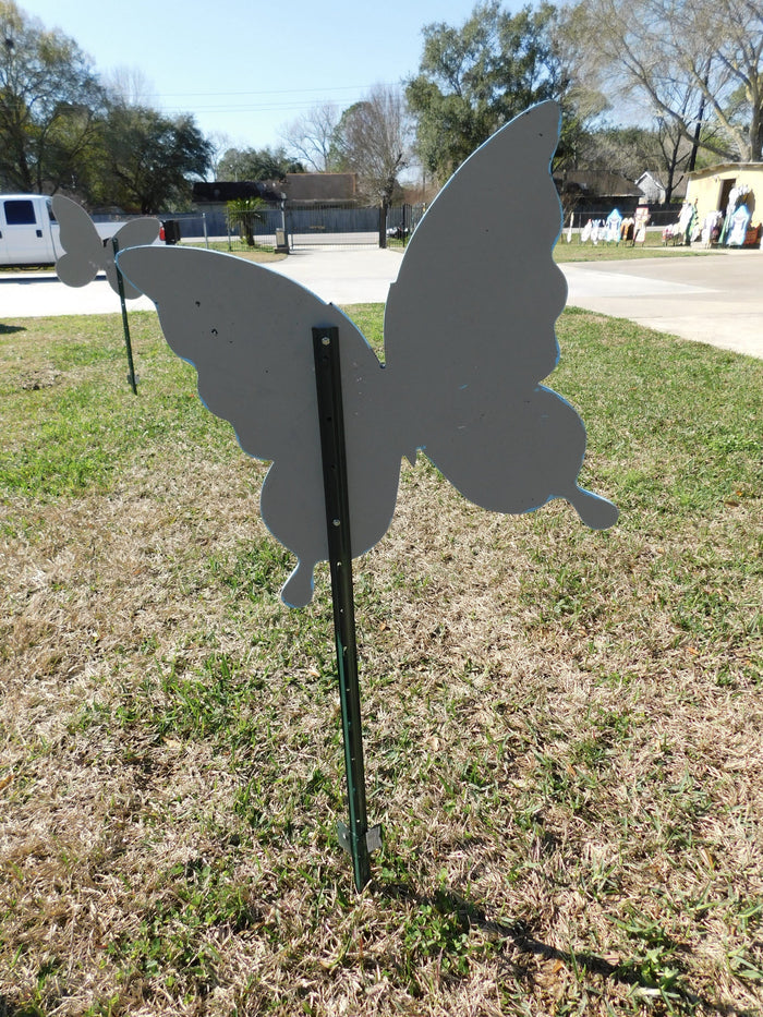 Back of butterfly yard art sign showing a solid color and a metal stake for easy installation.