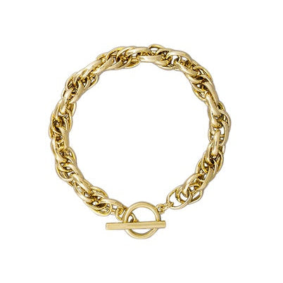 Gold chain bracelet with a clasp